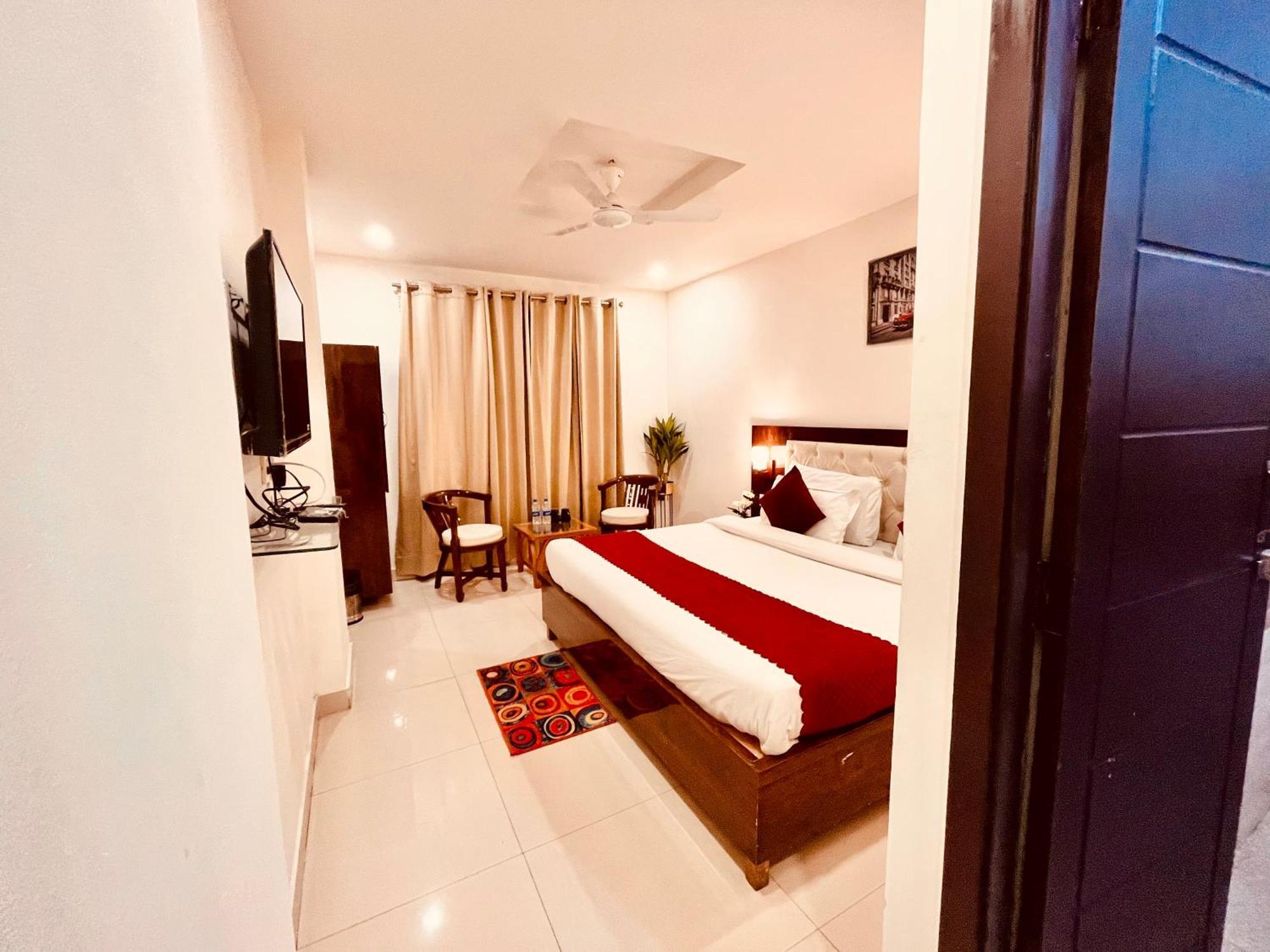 Sampat Royal Cafe Hotel Delhi  Buitenkant foto