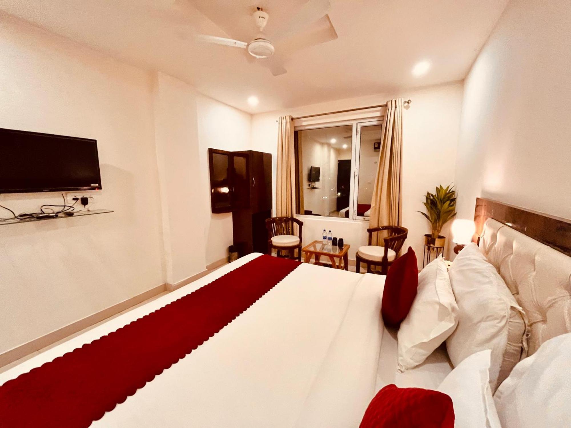 Sampat Royal Cafe Hotel Delhi  Buitenkant foto