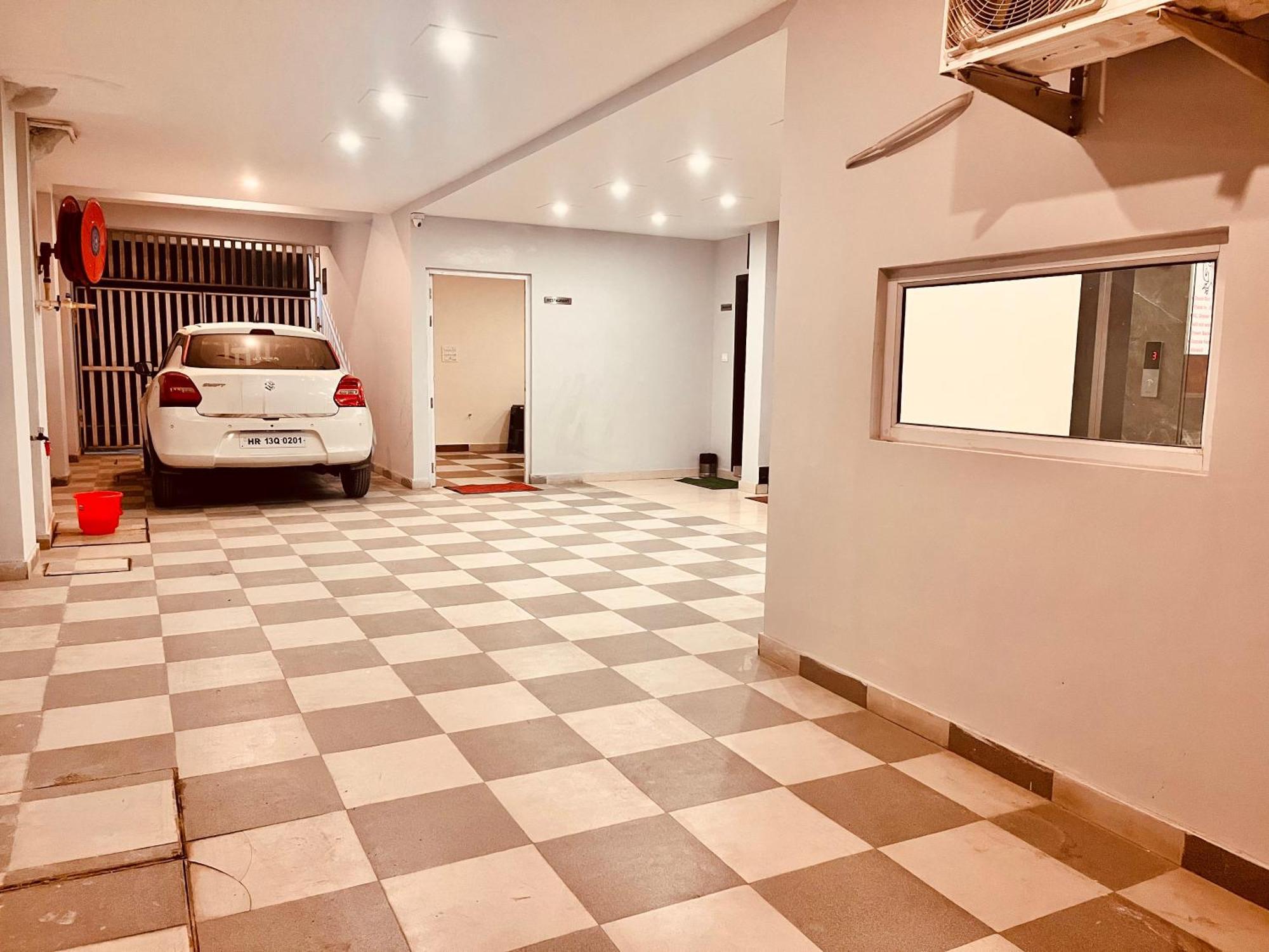 Sampat Royal Cafe Hotel Delhi  Buitenkant foto