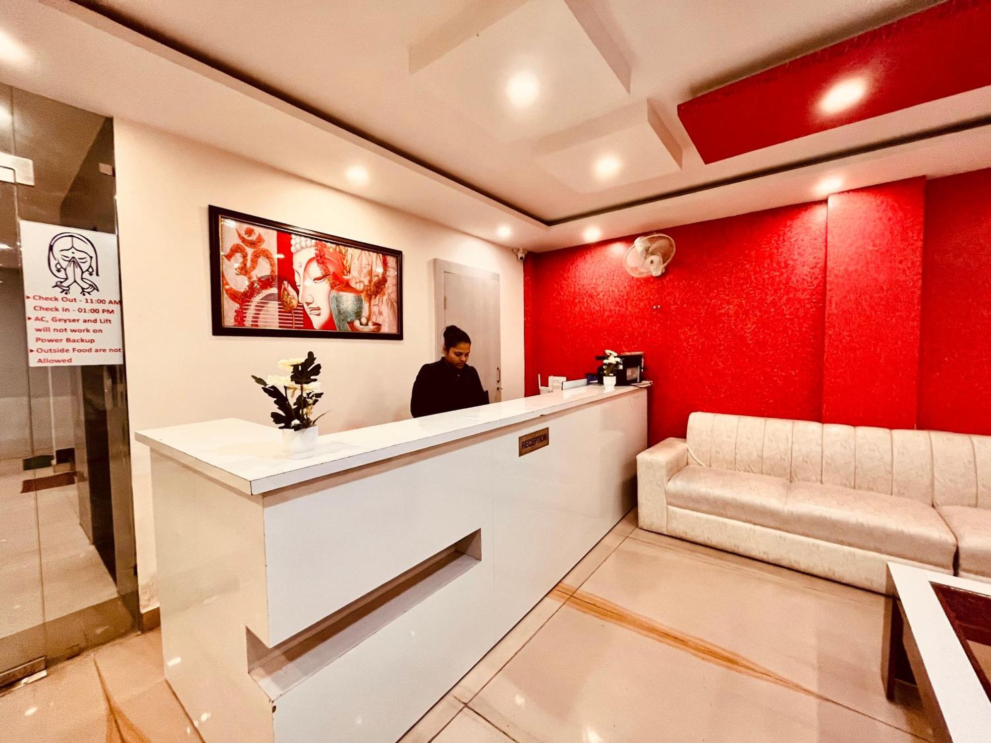 Sampat Royal Cafe Hotel Delhi  Buitenkant foto